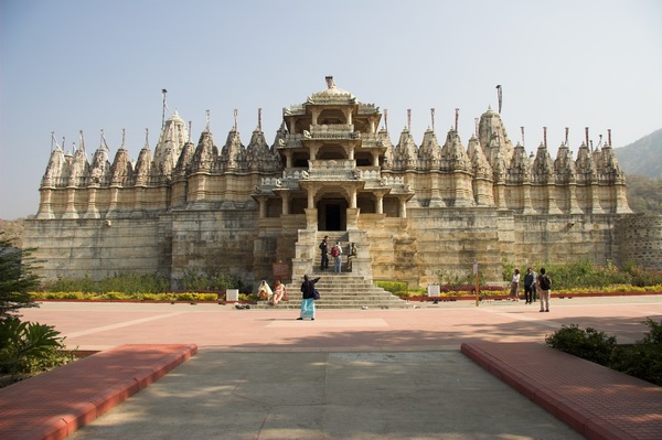 2005-12-19 13-00-03_MG_6204-01 ranakpur